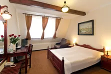 Jak dużo jest pokoi 1- i 2-osobowych w hotelu Retman***?