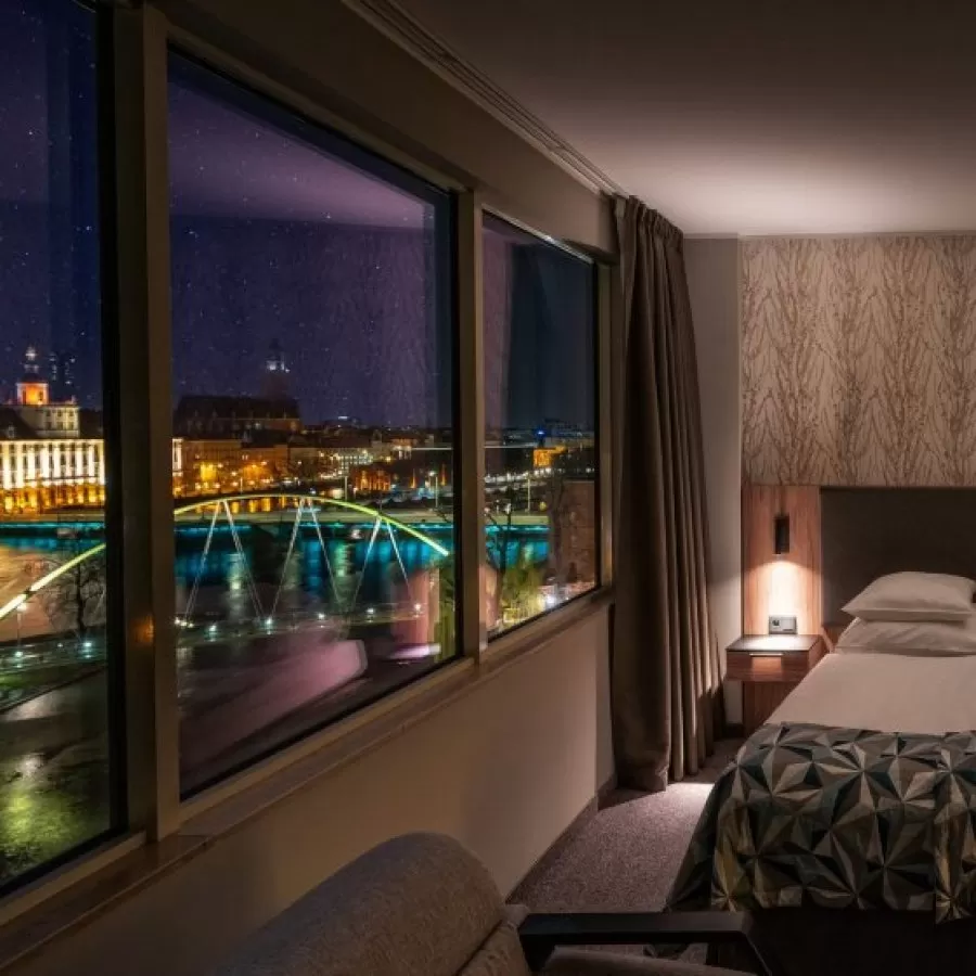 O której zaczyna się i kończy doba hotelowa w HP Park Plaza?