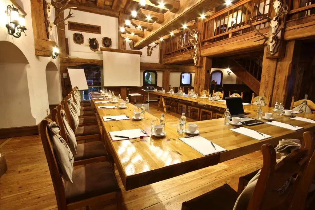 Na ile maksymalnie osób można zorganizować konferencję w Hotelu Spichrz?