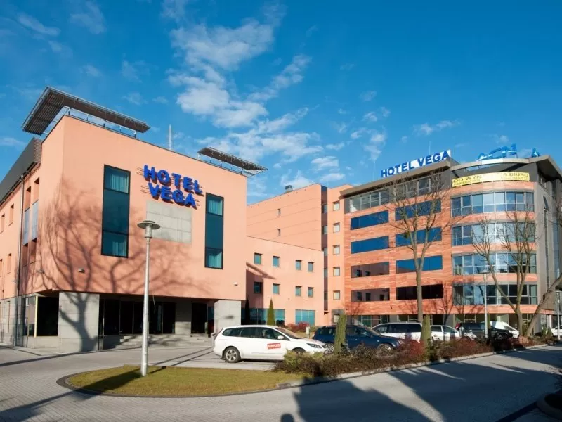 O której zaczyna się i kończy doba hotelowa w hotelu Vega***?