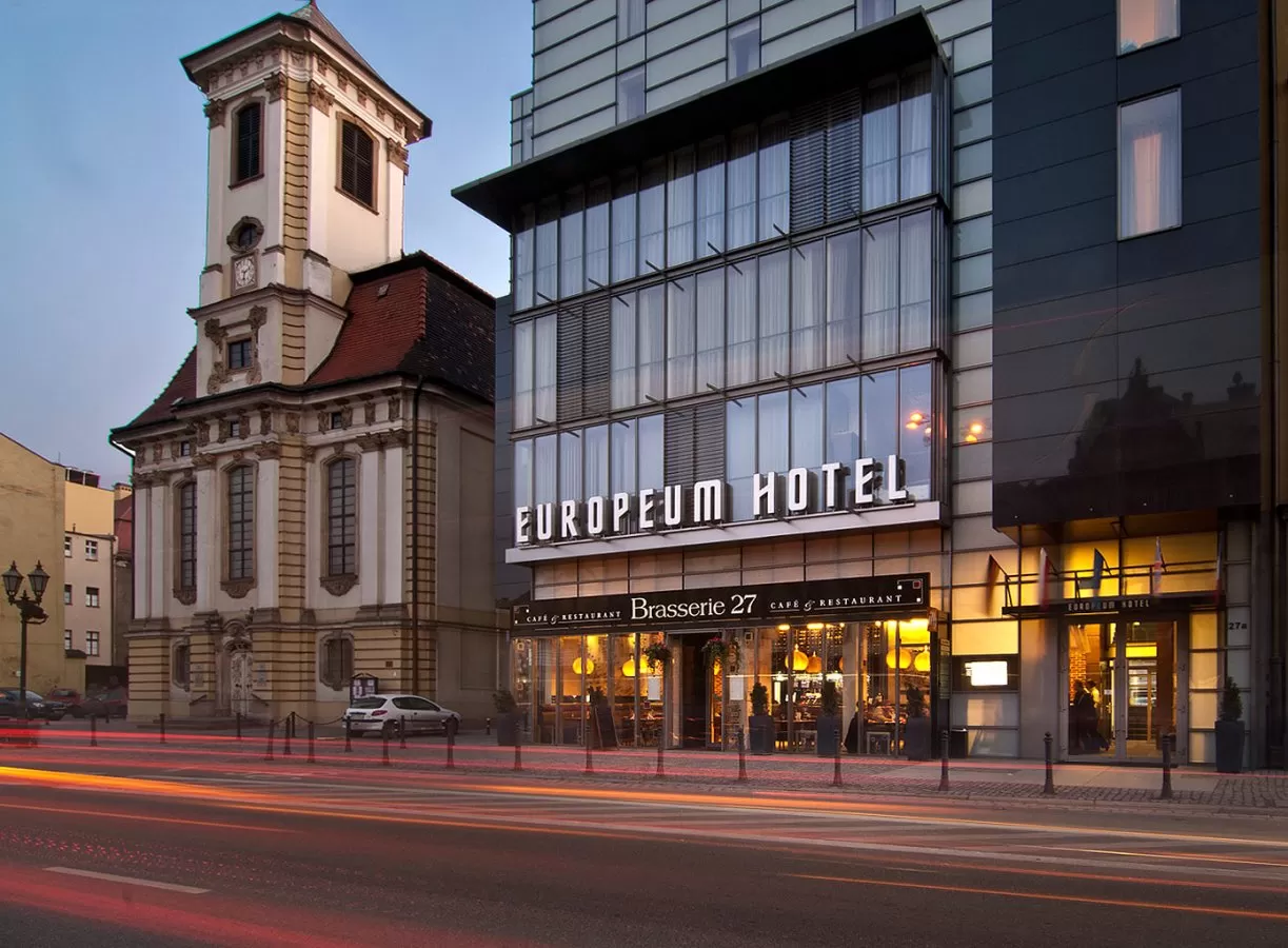 O której zaczyna się i kończy doba hotelowa w hotelu Europeum?