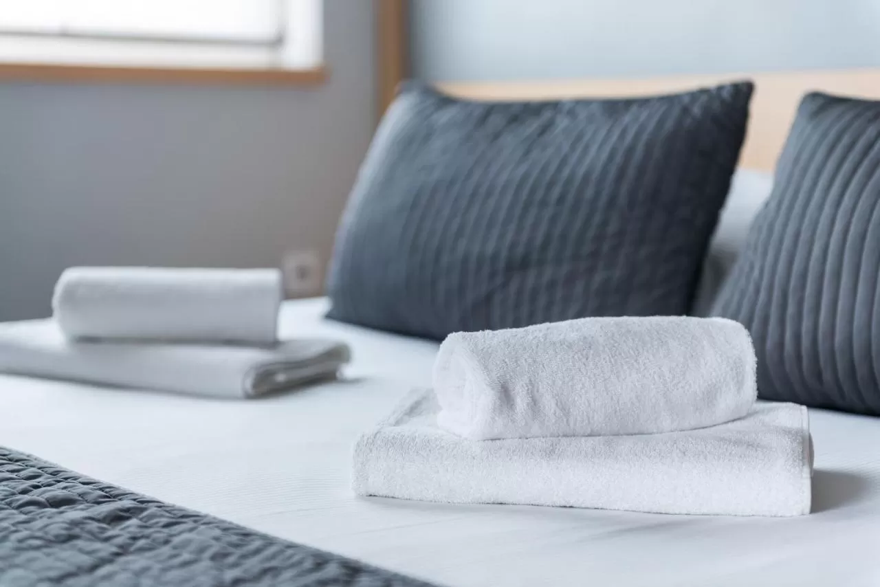 O której zaczyna się i kończy doba hotelowa w hotelu Weiser***?