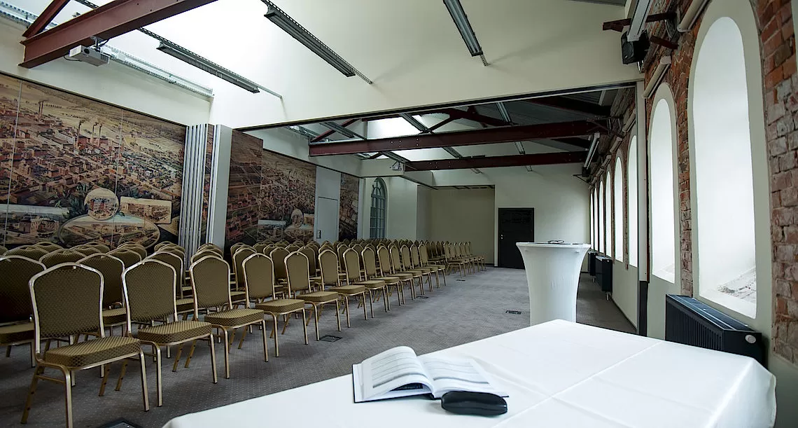 Na ile osób można zorganizować konferencję w Aparthotel Stara Przędzalnia?