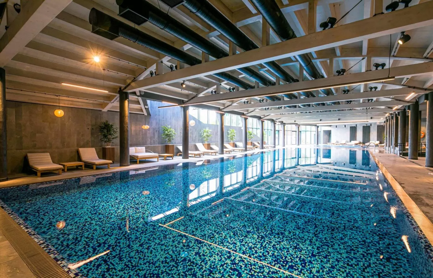 Czy w Pomorskim znajdę hotele konferencyjne posiadające basen?