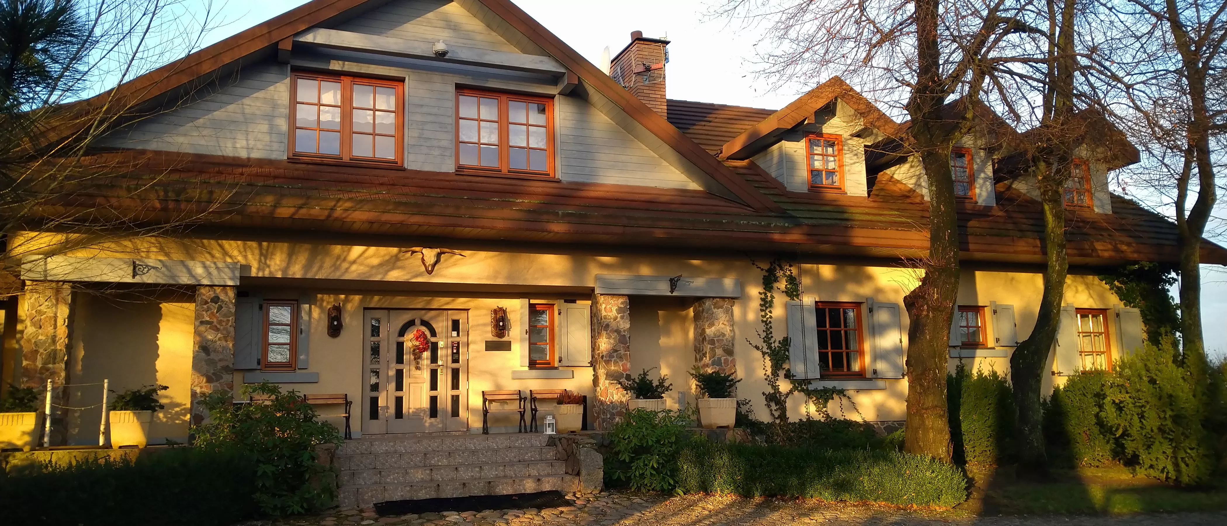 O której zaczyna się i kończy doba hotelowa w obiekcie Hotelu Highland Conference?