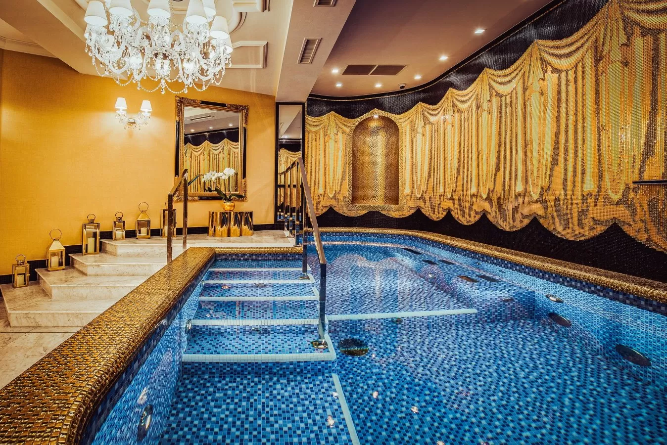 Czy w Krakowie znajdę hotele konferencyjne posiadające basen?