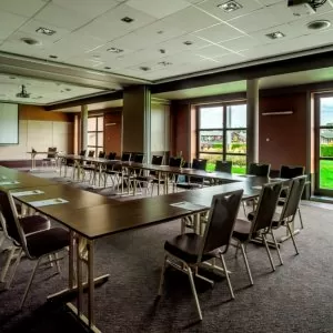 Iloma salami konferencyjnymi dysponuje Hotel Sielanka Nad Pilicą i na ile osób maksymalnie można zorganizować tam konferencję?