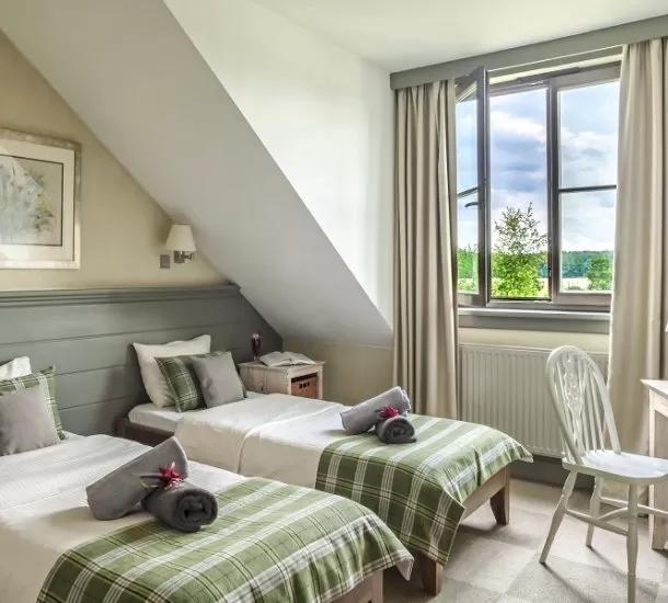 Jakie pokoje oraz udogodnienia (np. bezprzewodowy Internet czy telewizor) oferuje nam Hotel Sielanka Nad Pilicą?