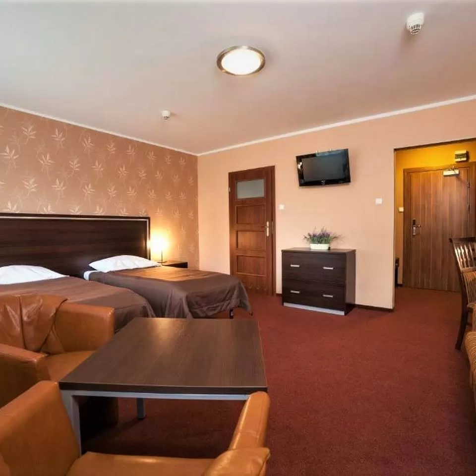 Jakie udogodnienia możemy znaleźć w pokojach znajdujących się w obiekcie Hotel Kopernik?