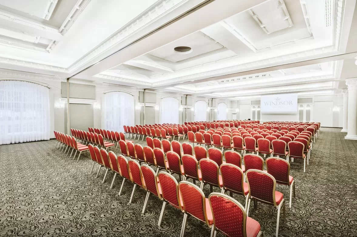 Na ile maksymalnie osób można zorganizować konferencję w hotelu Windsor?