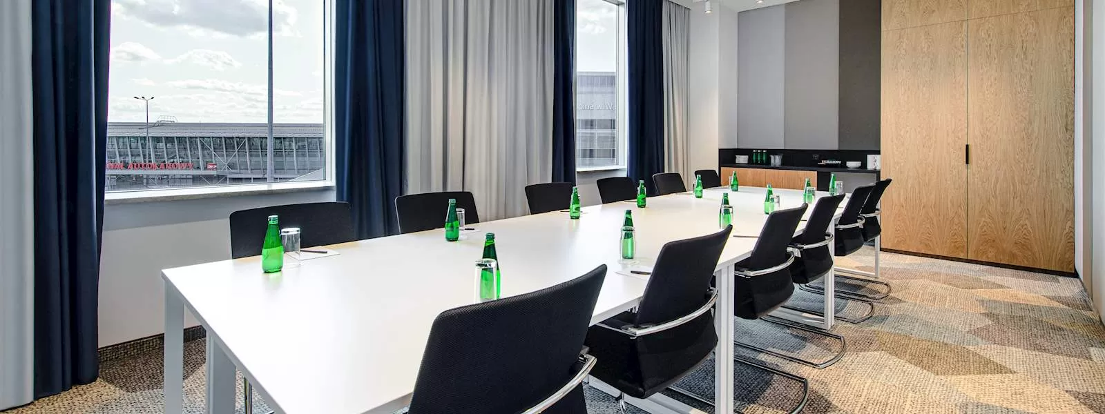 Na ile osób można zorganizować konferencję w Hotelu Courtyard?
