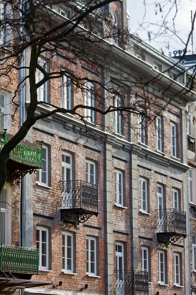 Z jakich atrakcji oferowanych przez okolicę ArtHotelu Stalowa52 goście mogą skorzystać?