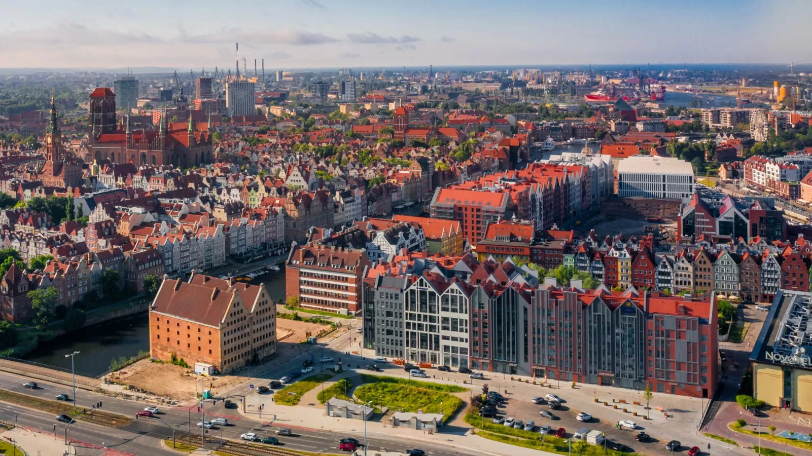 Z jakich atrakcji oferowanych przez okolicę Hotelu Grano goście mogą skorzystać?