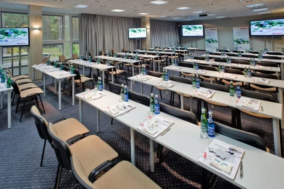 Iloma salami dysponuje obiekt Hotel Orle i na ile osób można zorganizować w nich konferencję?