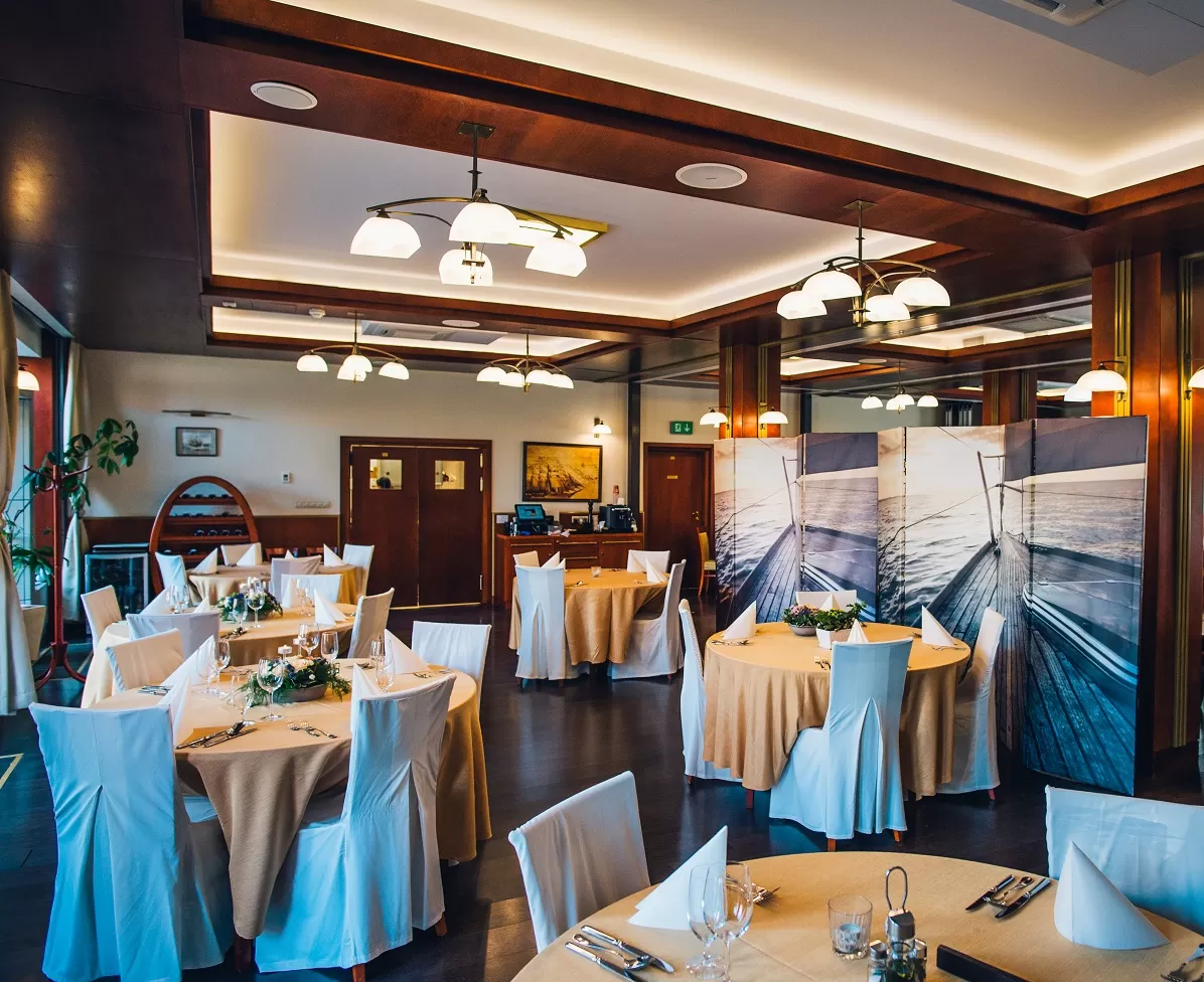 Jak przedstawia się oferta gastronomiczna w Hotel Admirał?