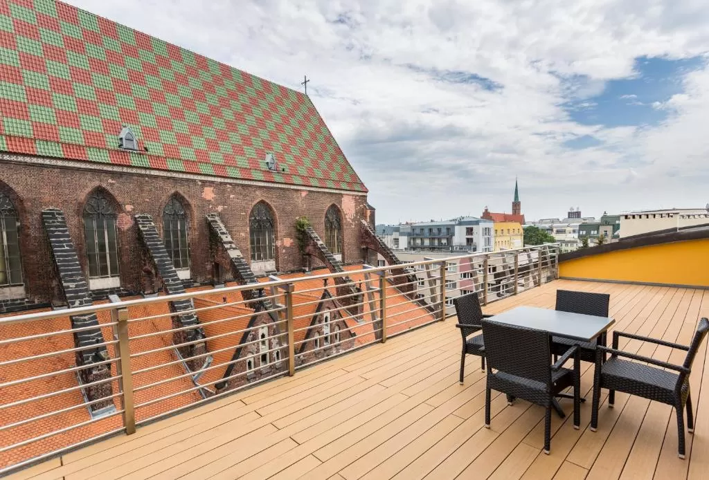 O której zaczyna się i kończy doba hotelowa w hotelu Qubus Hotel Wrocław?
